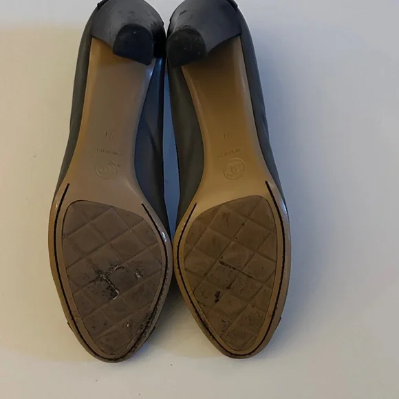 CHANEL Two-Tone Black and Gray Heels size 41 - Picture 9 of 10
